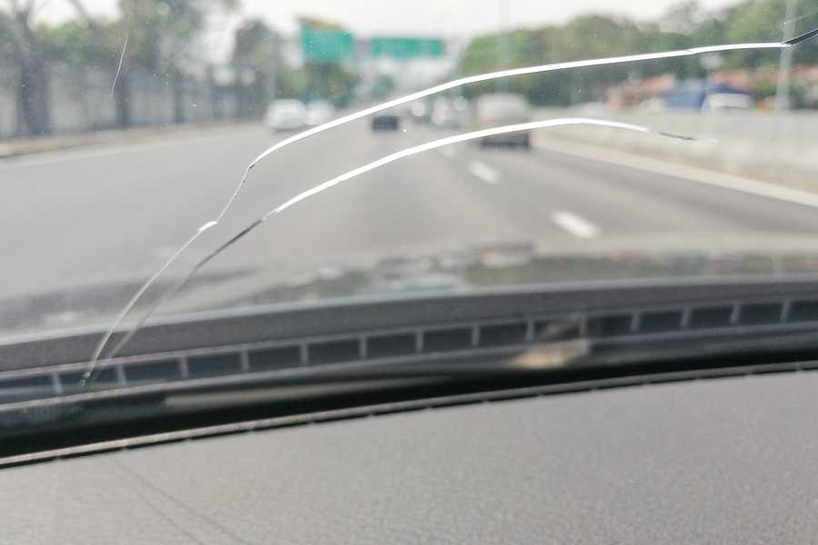 How To Prevent Windshield Crack From Spreading Effectively