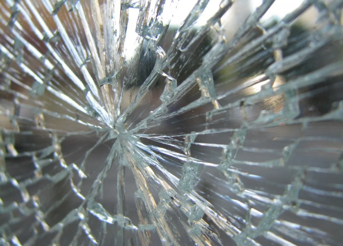 those who live in glass houses shouldnt throw stones