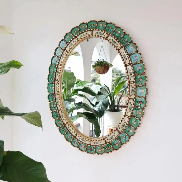 why are mirrors green